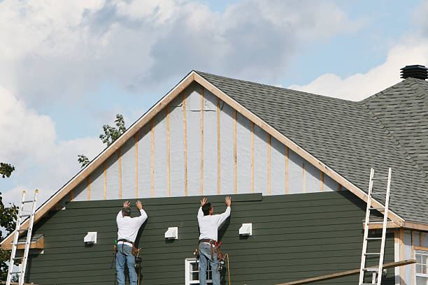 Professional Siding Installation technician working in Weston, FL